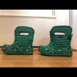 Bogs waterproof fleece-lined toddler boots, size 9 (US) size 25 (European)
